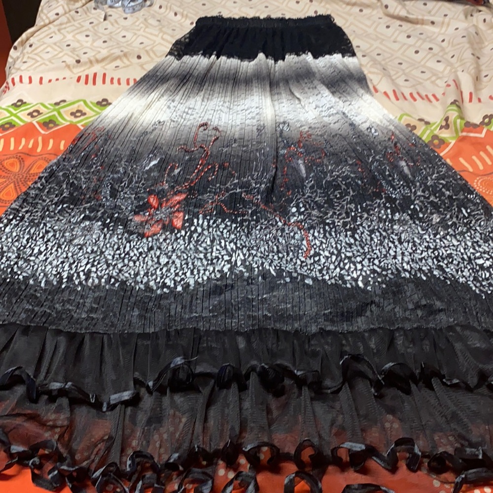 Black Lined Pleated Stretch Skirt S-M
